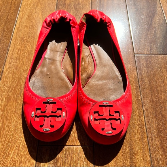 Tory Burch Reva Patent Leather Flats in Barbie Hot Pink / Bougainvillea Size 8 - Picture 2 of 7
